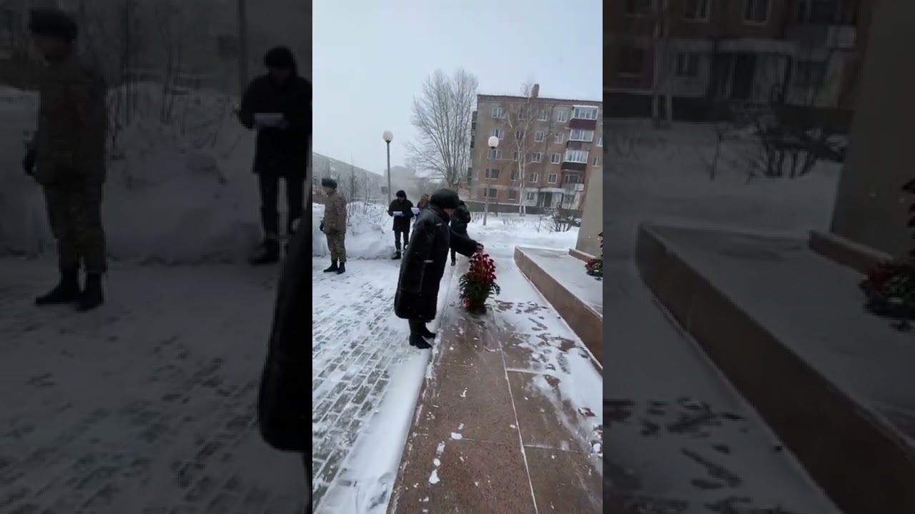 Церемония возложения цветов к памятнику воинам-интернационалистам.