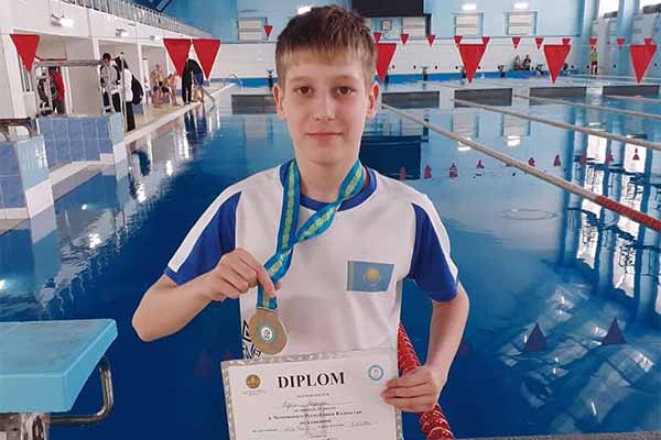 У акмолинца «серебро» Чемпионата Казахстана по плаванию